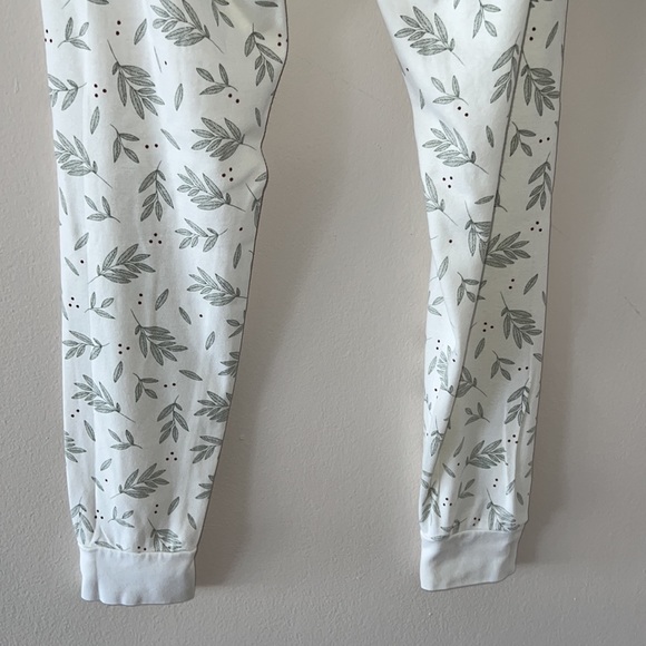 Petit Lem Holiday Pajama Set Size M Laurel Leaf Berry Print Organic Cotton - Picture 12 of 14